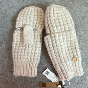 Warm beige mittens, brand new